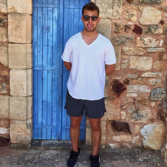 Meet your Posher, Ian - Picture 1 of 1